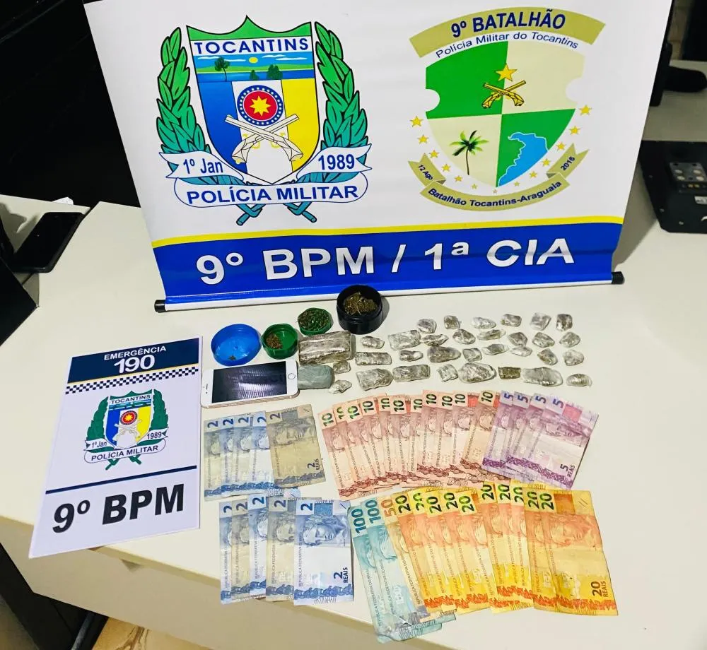 Substância entorpecente, dinheiro e demais objetos ilícitos – Foto: Ascom / 9º BPM 