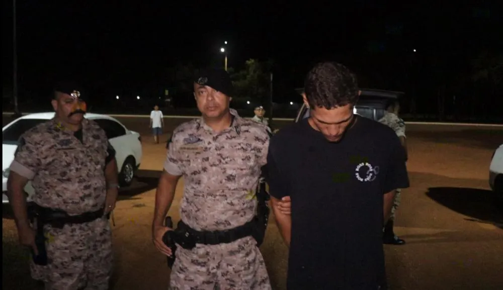 Após ser preso, Vitor Araújo Rodrigues conduzido e apresentado à autoridade policial na 1ª CAPC de Palmas – Foto: Allessandro Ferreira / Agência Tocantins