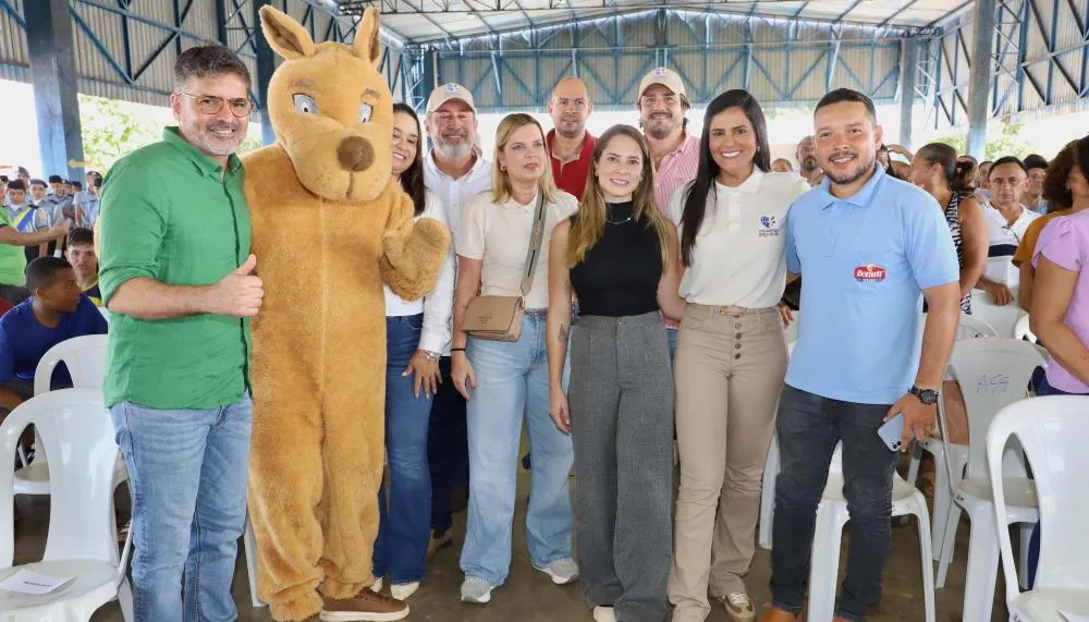Protetores de animais recebem certificados de reconhecimento das mãos da primeira-dama durante o evento - Fotos: Loise Maria/Governo do Tocantins