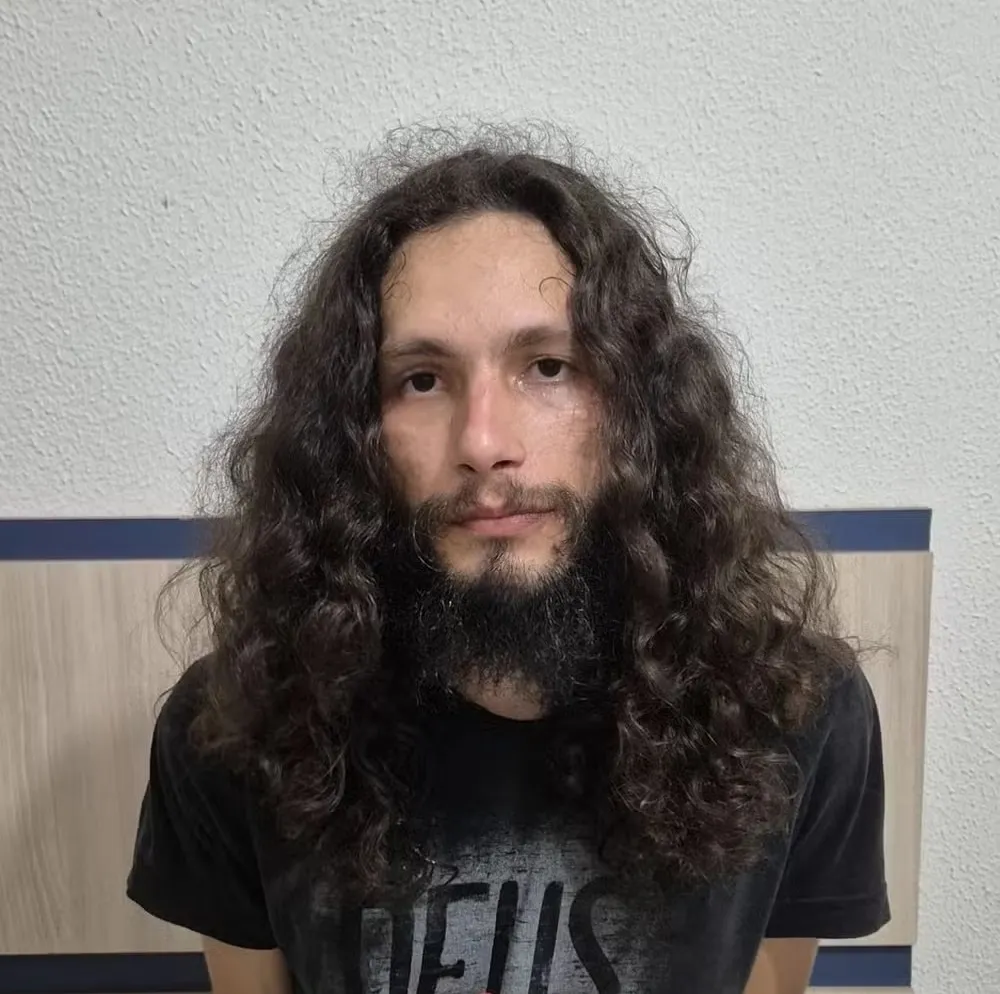 Entrega de HD externo com novos vídeos agrava situação de professor de canto preso em pela PM em Luzimagues