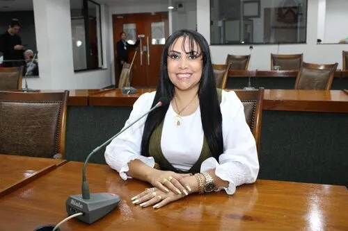 Deputada Professora Janad Valcari durante sessão na Assembleia Legislativa em Palmas – Foto: Euzébio Silva / Assessoria 