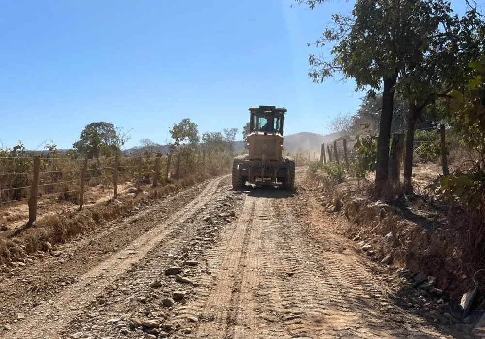 Um dos principais trechos que está recebendo atenção imediata é a estrada do Buritizim – Foto: Ascom / Pref. de Combinado