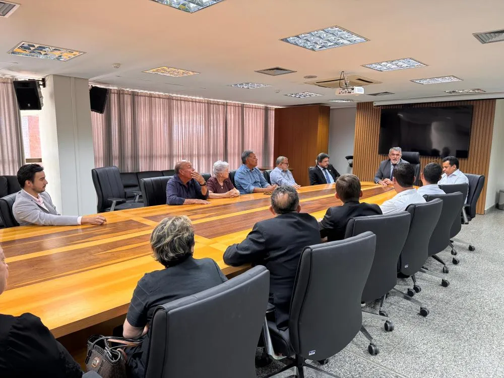 Reunião contou com presença do secretário de Educação e da Associação Comercial de Colinas. Foto: Amanda Germiniani/Ascom Presidência